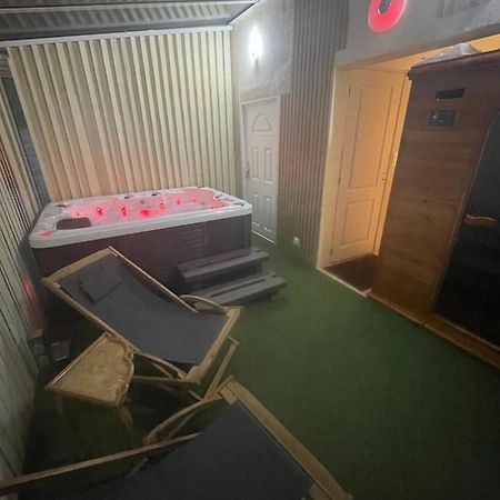 Houdarling Chalet Avec Hammam Sauna Jacuzzi Privatif Nîmes Eksteriør billede