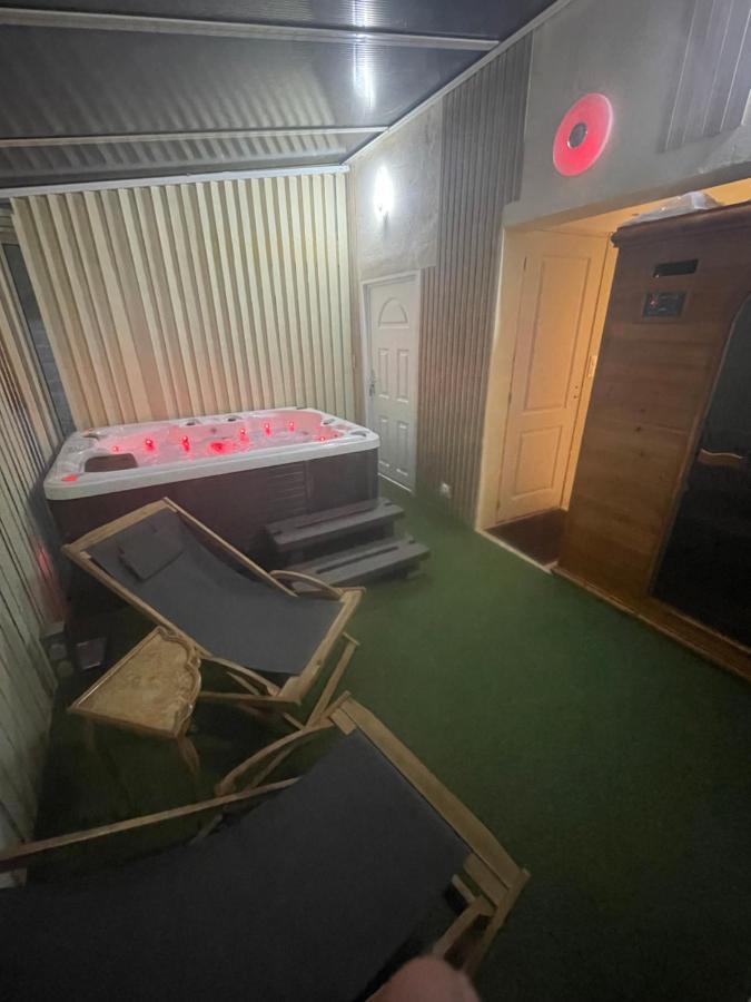 Houdarling Chalet Avec Hammam Sauna Jacuzzi Privatif Nîmes Eksteriør billede