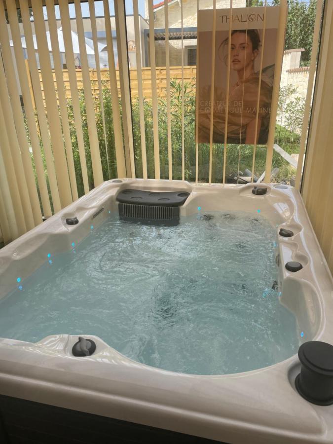 Houdarling Chalet Avec Hammam Sauna Jacuzzi Privatif Nîmes Eksteriør billede